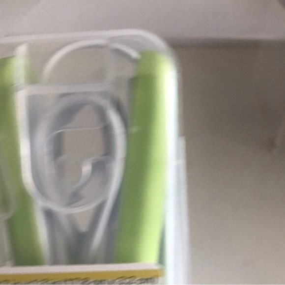 Travel Flat Iron Mini Corded in Case Heats In 30 Secs Momentum Brands - NIB - Picture 4 of 11